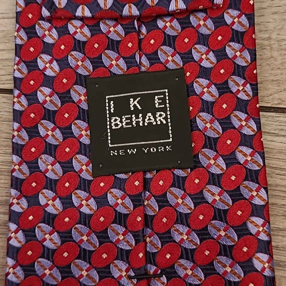 IKE BEHAR Metallic Red Blue Silver Abstract Ovals Pattern Mens Silk‎ Tie